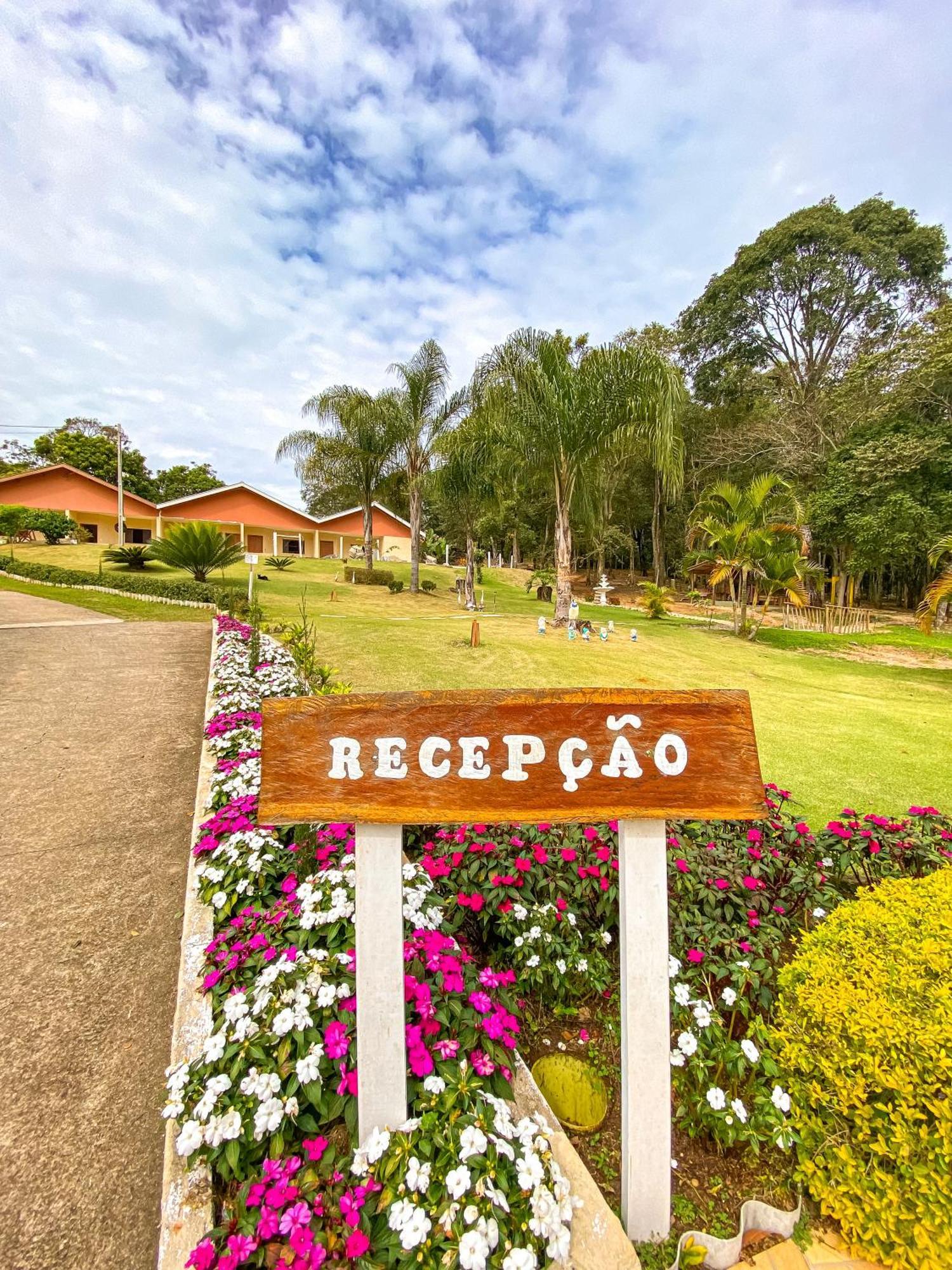 Pousada Flores Do Campo อากวัสจิลิงดอยา ภายนอก รูปภาพ