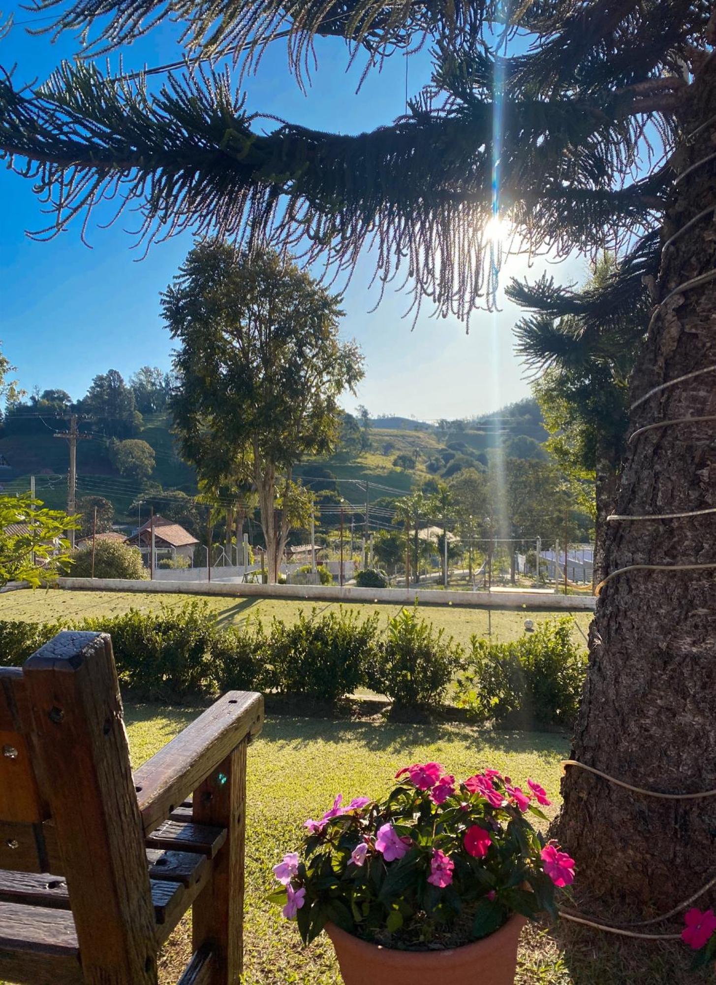 Pousada Flores Do Campo อากวัสจิลิงดอยา ภายนอก รูปภาพ